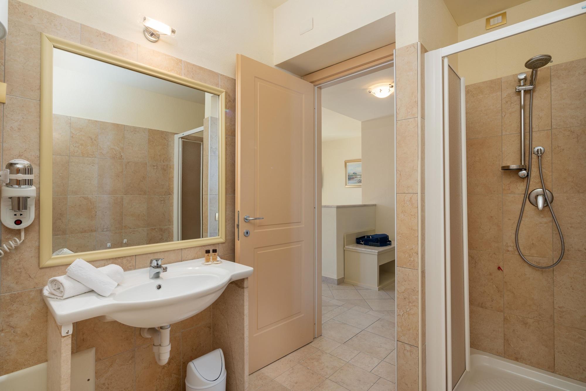 Hotel Regina Elena Ольбия Экстерьер фото