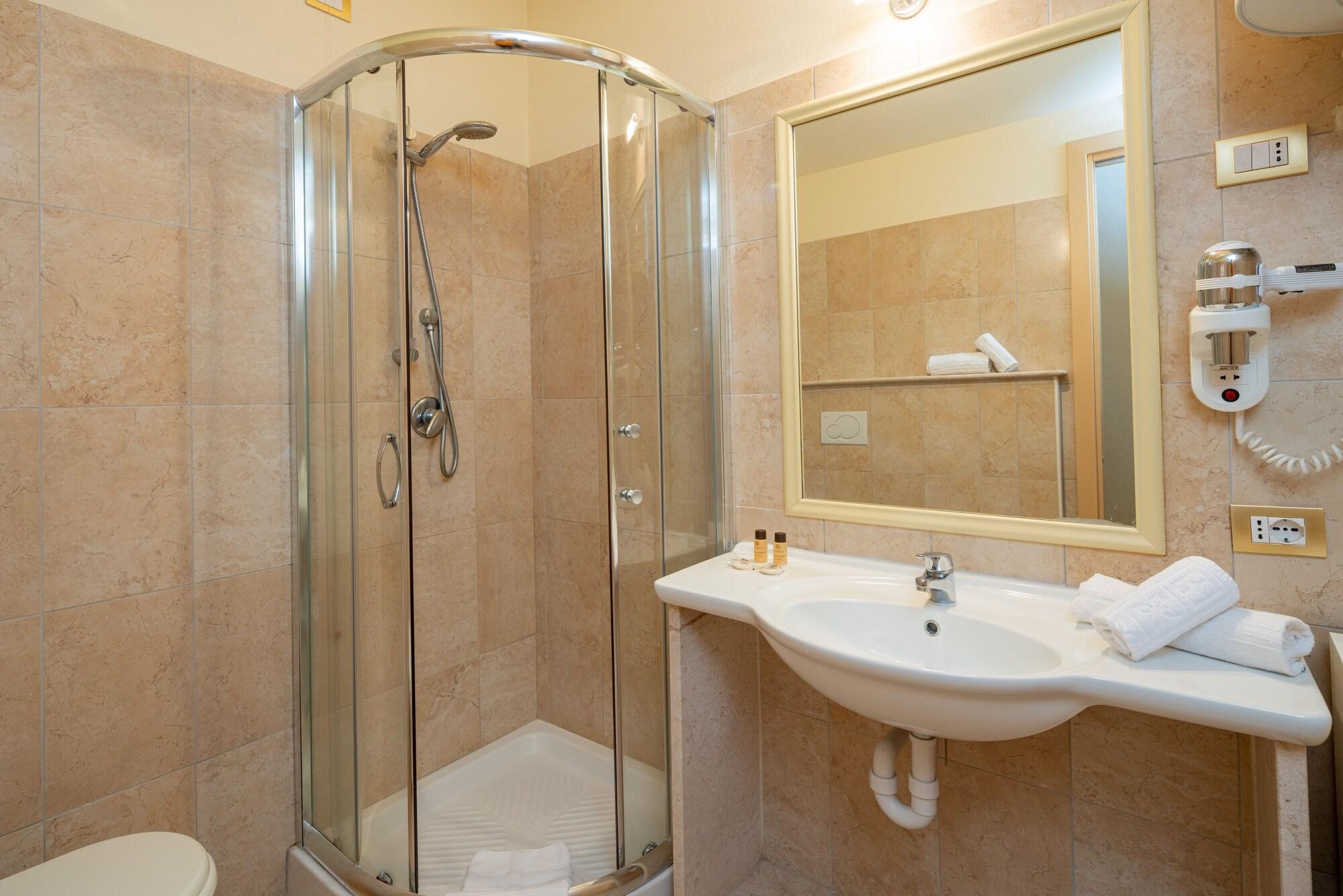 Hotel Regina Elena Ольбия Экстерьер фото