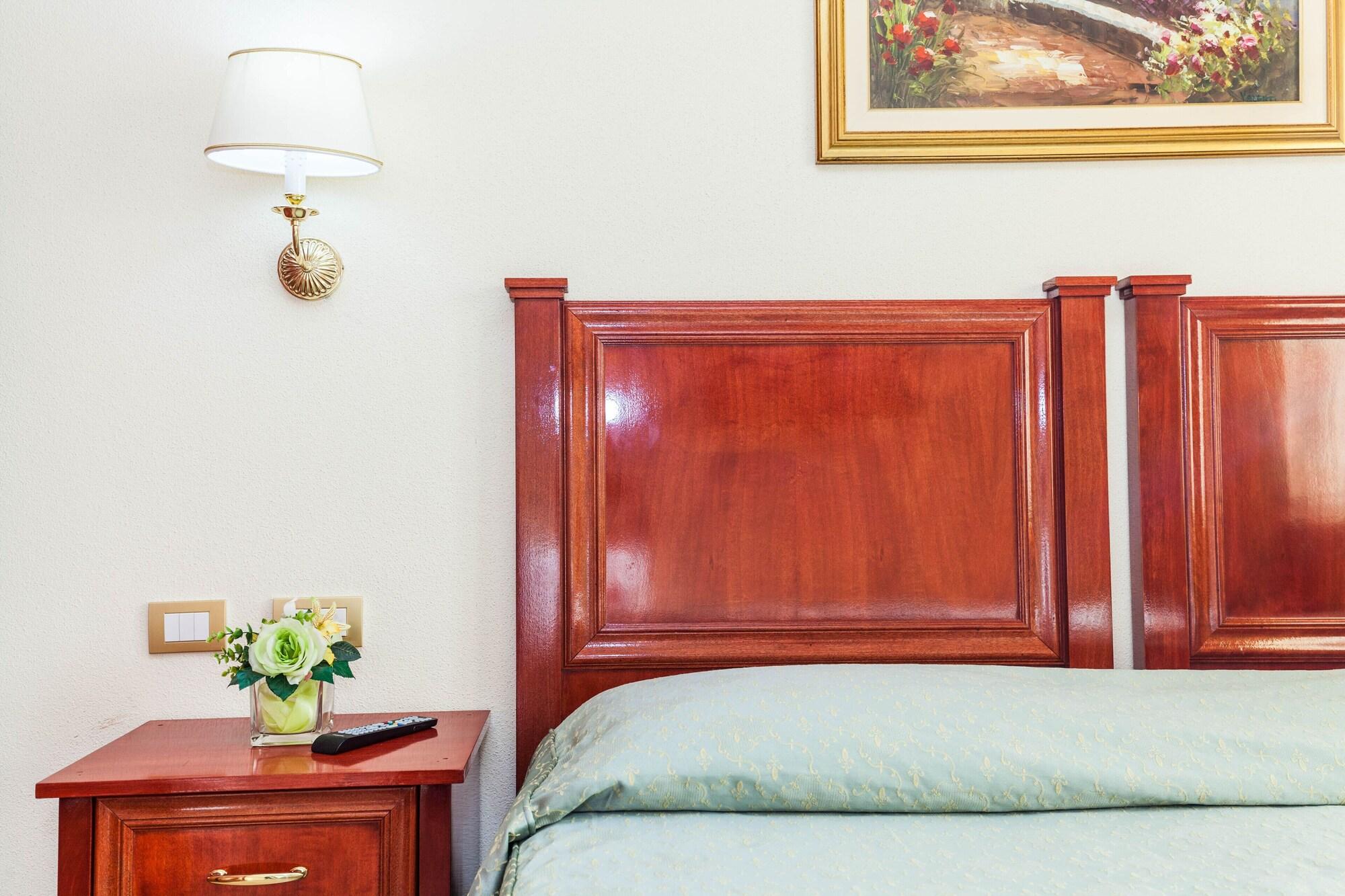 Hotel Regina Elena Ольбия Экстерьер фото