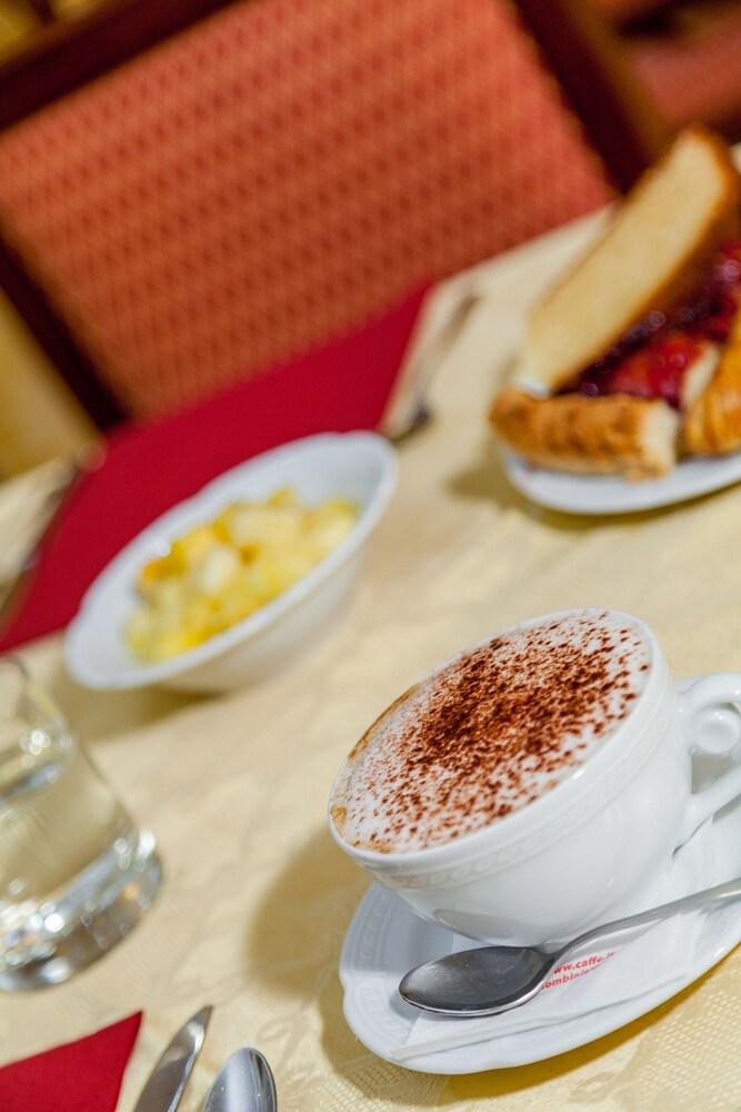 Hotel Regina Elena Ольбия Экстерьер фото